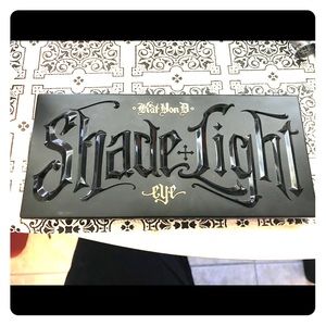 Kat Von D Shade & Light Eye Palette